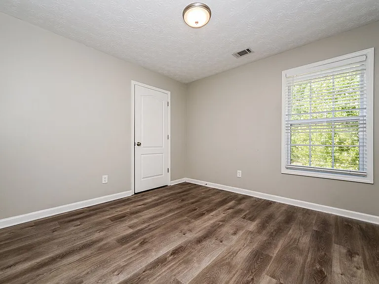 145 Trelawney Ln — Photo 12