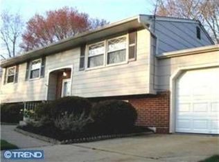 605 Hobart Dr, Laurel Springs, NJ 08021