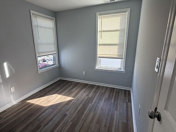 5th image of 229 Newfield Ave