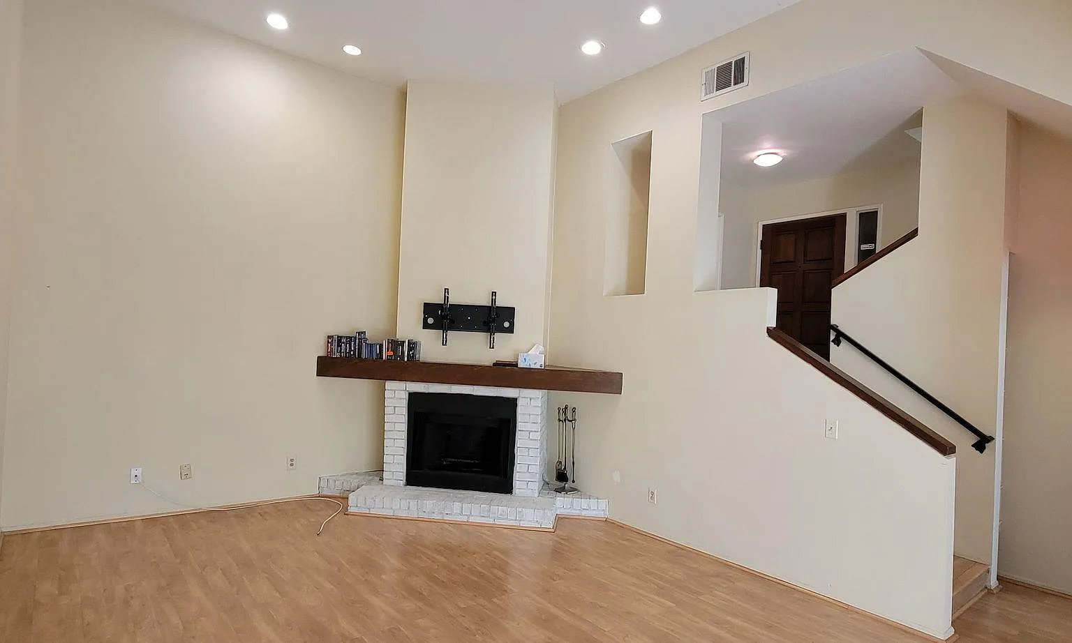 3 bed, 2.5 bath, 1220 sqft, $3,000 — Photo 2