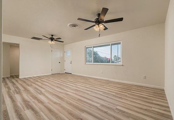 5th image of 405 E Magnolia Ave