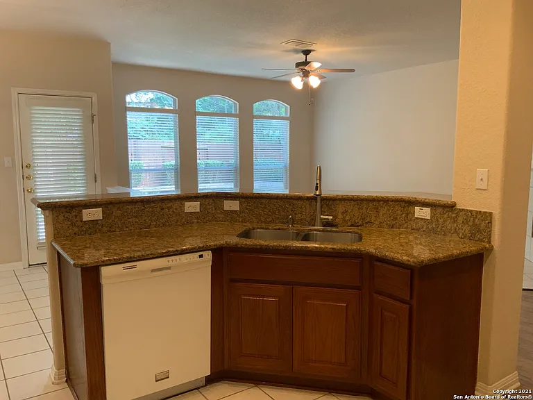 517 Thurber Dr — Photo 7