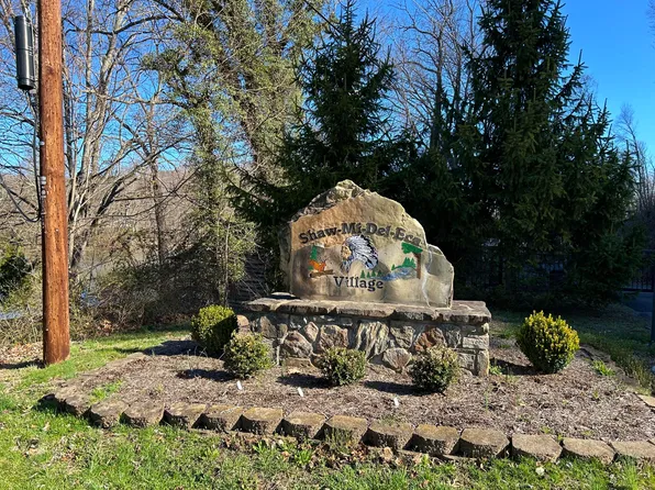 6 Shawmideleca Trl, Caldwell, WV 24925