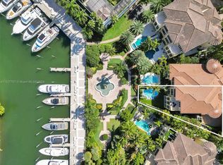 1506 Island Blvd, Aventura, FL 33160