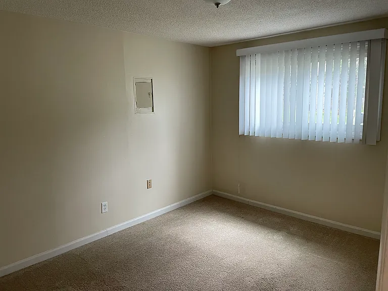 9519 Hartford Cir — Photo 12