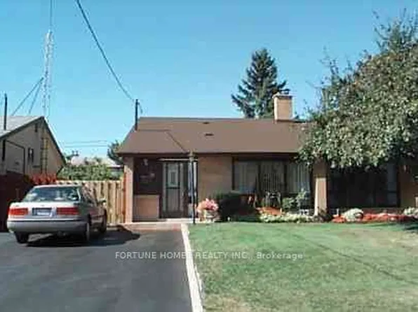 30 Dombey Rd, Toronto, ON M3L 1N9
