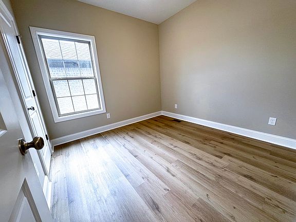 3rd image of 1344 Helmsdale Ave