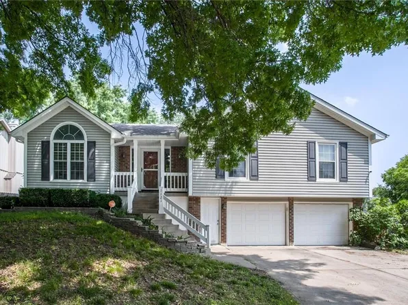 1121 SW Huntington Dr, Blue Springs, MO 64015