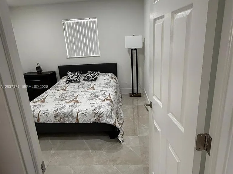 208 NW 7th St #1 — Photo 11