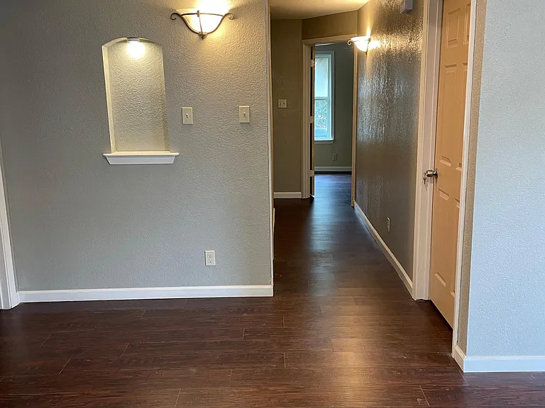 1007 Avenue A #1 — Photo 8