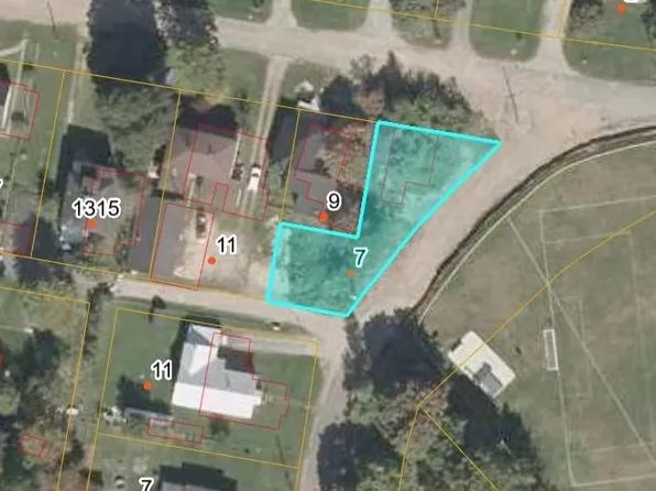7 Elm St, McAdam, NB E6J 1X5
