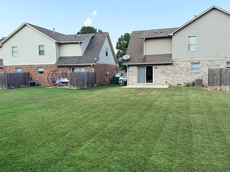 455 Elizabeth Ln — Photo 2