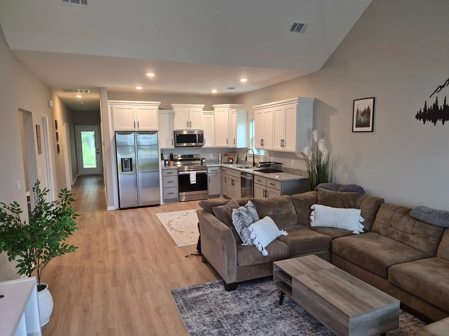 3 bed, 1295 sqft, $2,750 — Photo 4