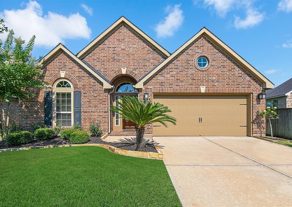 1st image of 2855 Park Hills Dr