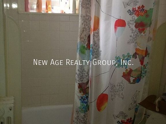4th image of 4406 Pine St APT 1R