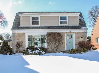 2631 N 95th St, Wauwatosa, WI 53226