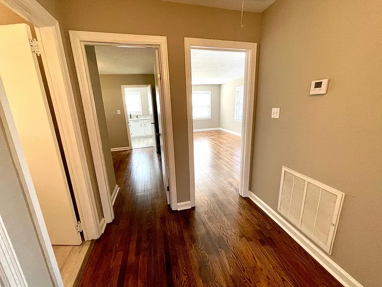 102 Hawthorne St — Photo 16