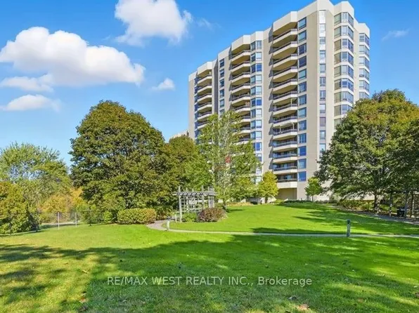700 Wilson Rd N #305, Oshawa, ON L1G 7T5