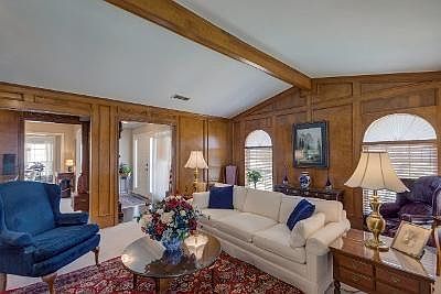 5th image of 3305 Lakeside Dr