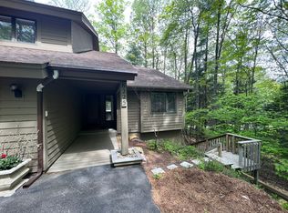 6225 Summit Ct, Traverse City, MI 49686