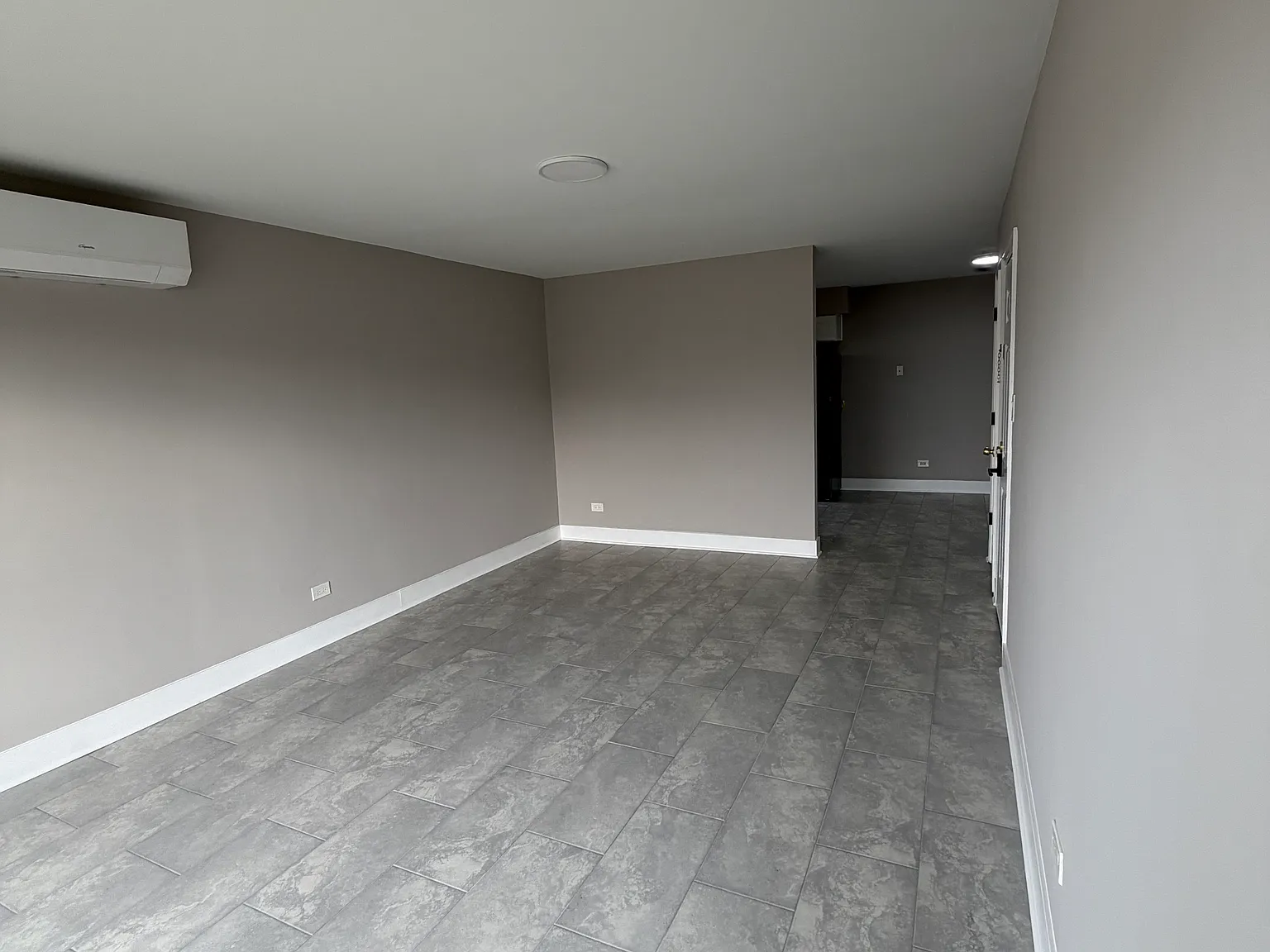 2 bed, 1000 sqft, $1,900 — Photo 3