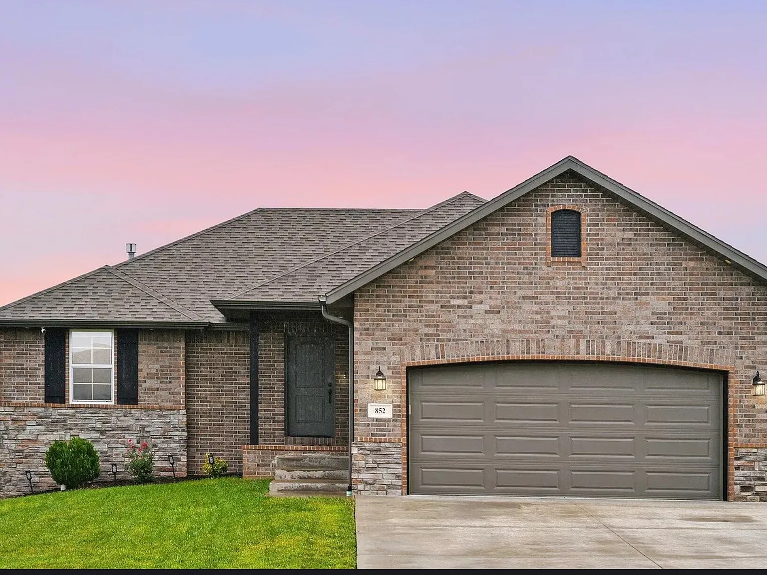 4 bed, 2729 sqft, $2,600 — Photo 2
