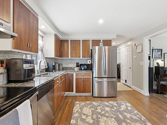 3rd image of 3 Clarkdale Road