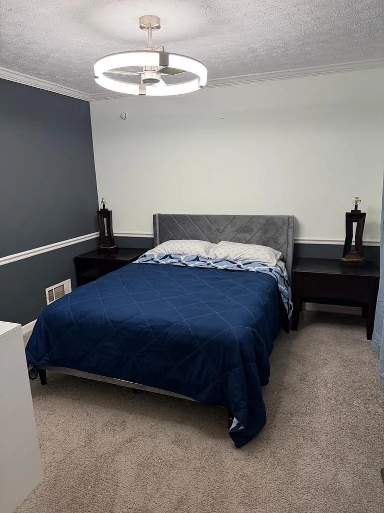 4 bed, 3.0 bath, 2342 sqft, $888 — Photo 1