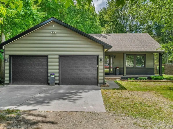 3887 Krafft Rd, Fort Gratiot, MI 48059