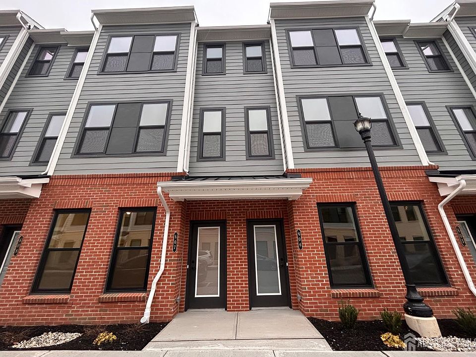 1st image of 607 Parker Blvd