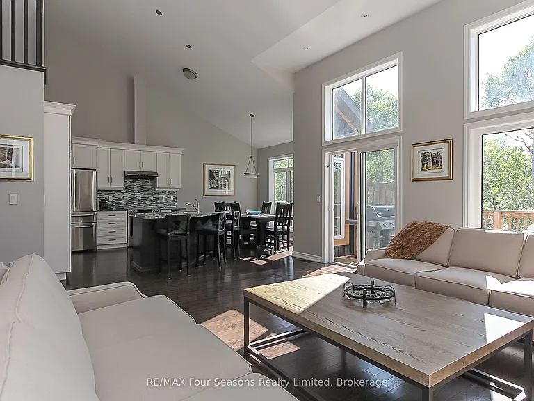 12 Robbie Way — Photo 28