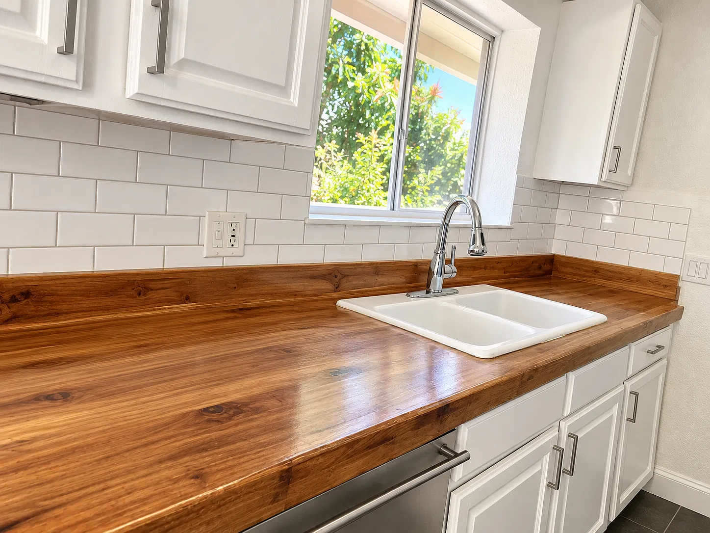 4 bed, 1750 sqft, $3,745 — Photo 4