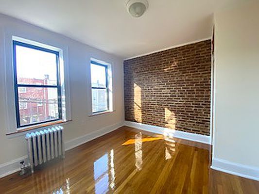 1st image of 21-24 Crescent St #B4