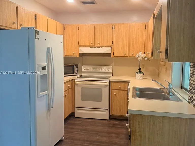 792 Lantern Tree Ln #792 — Photo 1