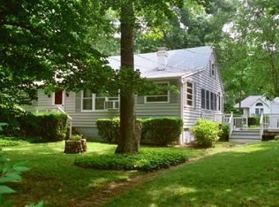 40 Waters Edge Rd, Southampton, NY 11968