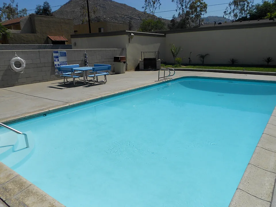 3000 Canyon Crest Dr #5