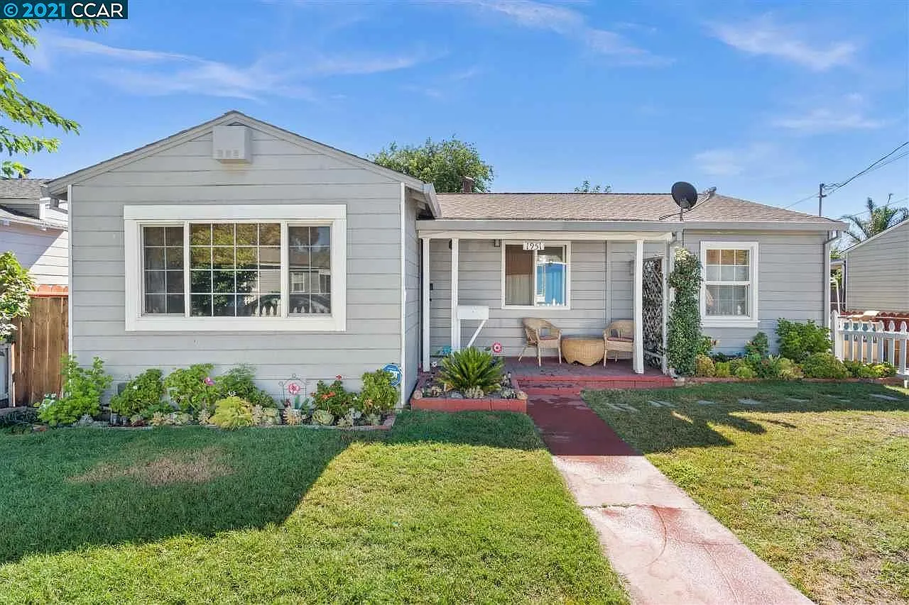 1951 Deodar Ave photo 1