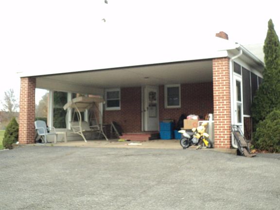 2nd image of 920 Mulberry St