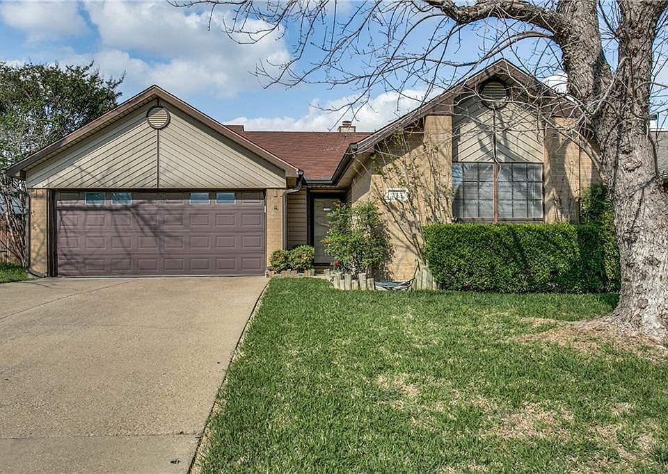 2nd image of 233 Lantana Dr