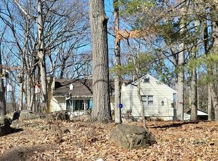 35 Skyline Dr, Watchung, NJ 07069