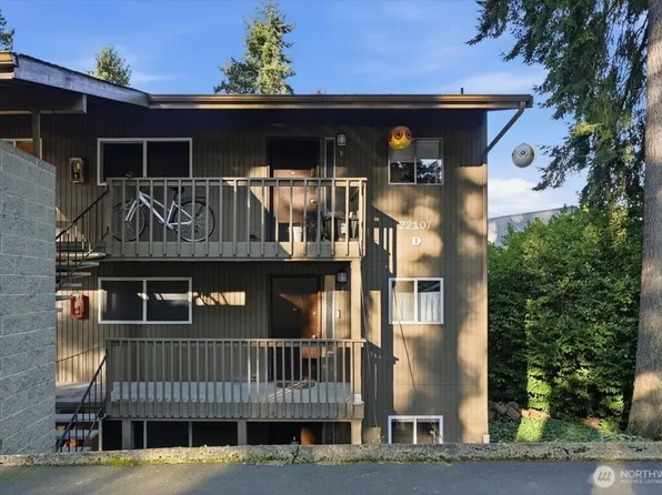 22107 66th Avenue W #4D, Mountlake Terrace, WA 98043