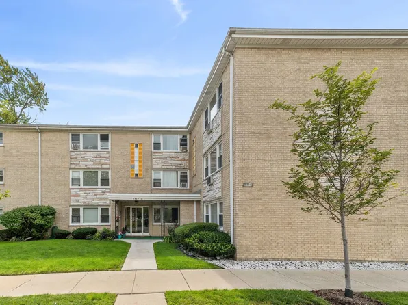 6541 W Addison St #203, Chicago, IL 60634