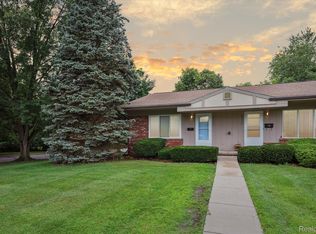 61390 Heritage Blvd #1, South Lyon, MI 48178