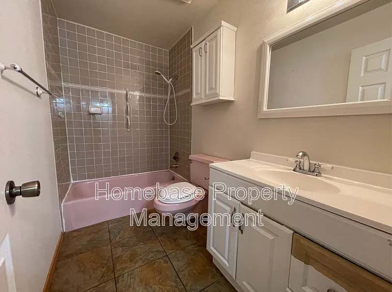3 bed, 2.0 bath, 2009 sqft, $1,750 — Photo 4