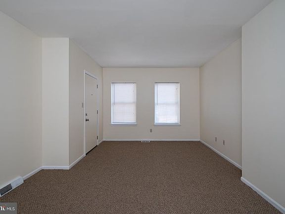 5th image of 829 W 9th St