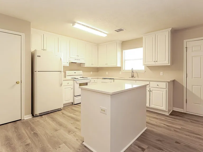 16360 Hidden River Ct — Photo 7
