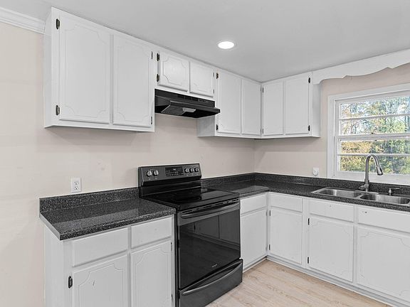 5th image of 1007 Hatchie St