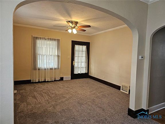 4th image of 217 Van Buren Ave