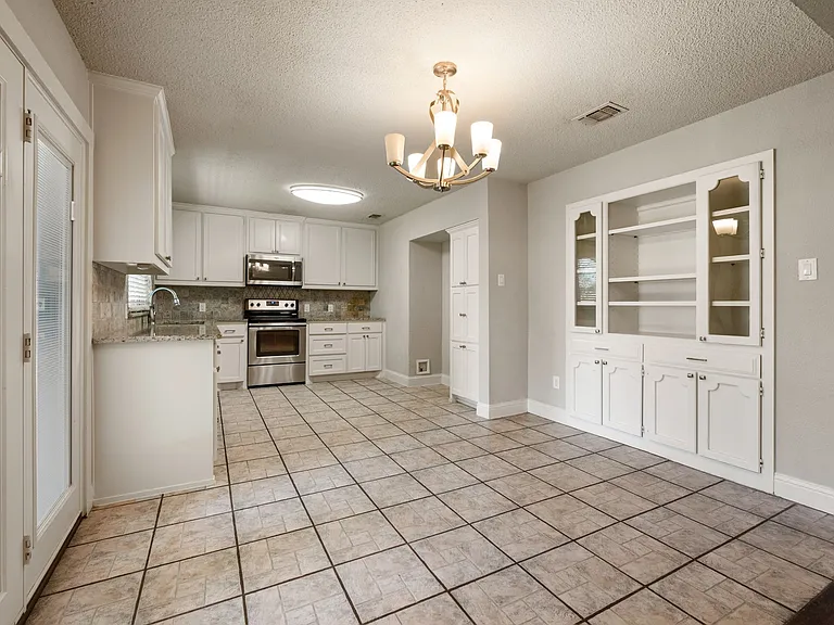 6728 Fair Meadows Dr — Photo 7