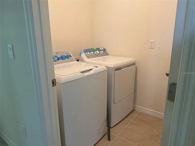 2572 Tulip Dr — Photo 10